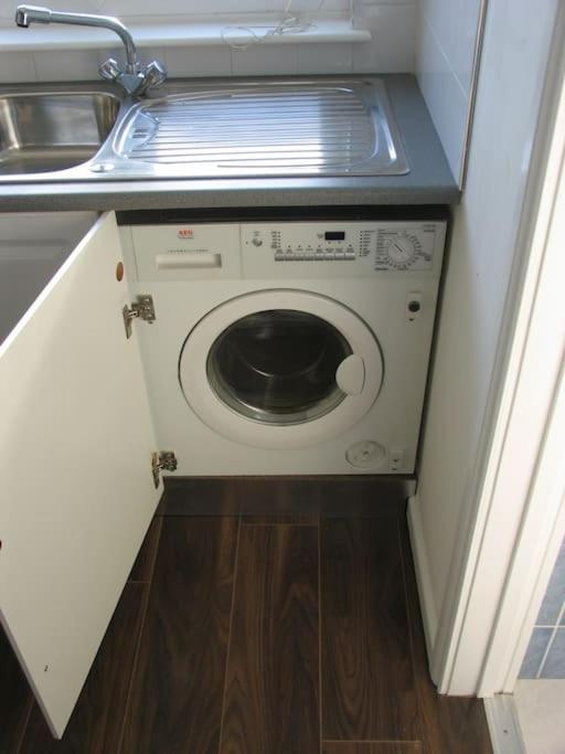 Modern Cosy Private Studio, Wifi, Ip-Tv, Must See Romford Exteriör bild