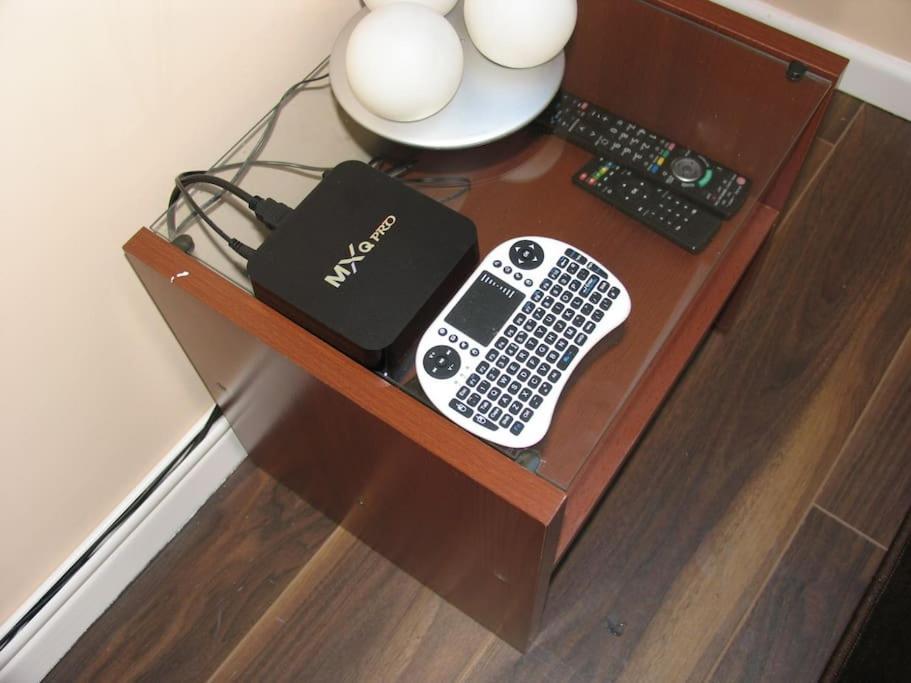 Modern Cosy Private Studio, Wifi, Ip-Tv, Must See Romford Exteriör bild
